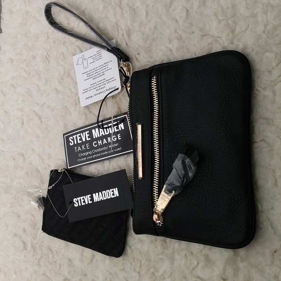 STEVE MADDEN "Take Charge" Wristlet With Charging Power Bank - Picture 2 of 9